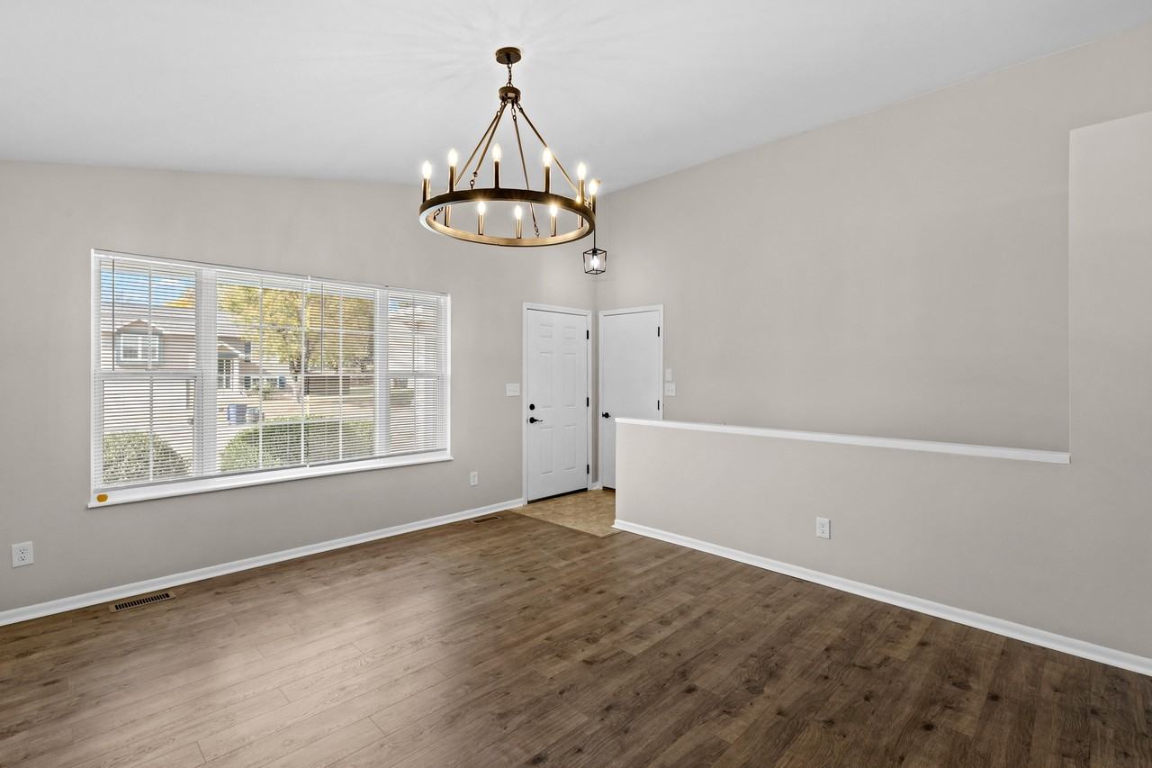 678 Ballantrae Dr #1 - Photo 5 of 22