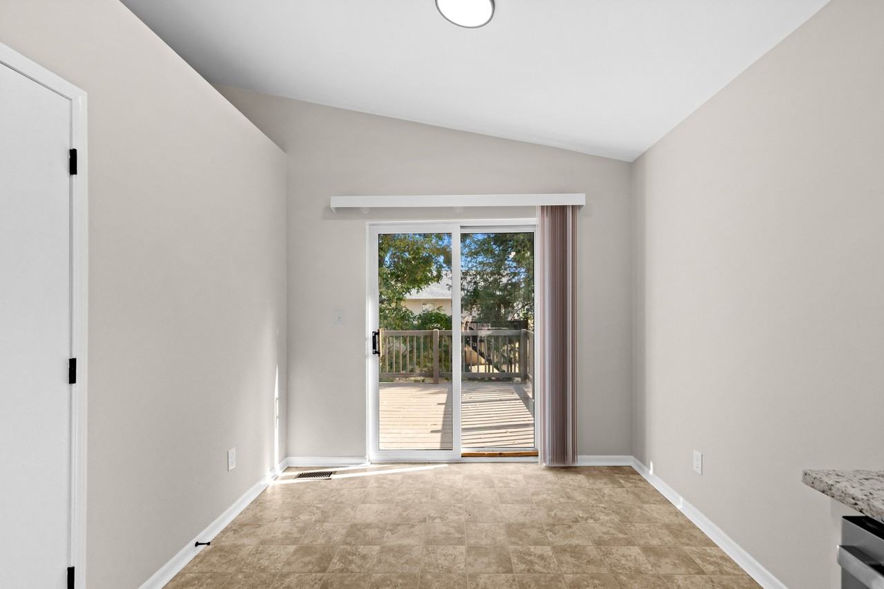 678 Ballantrae Dr #1 - Photo 7 of 22