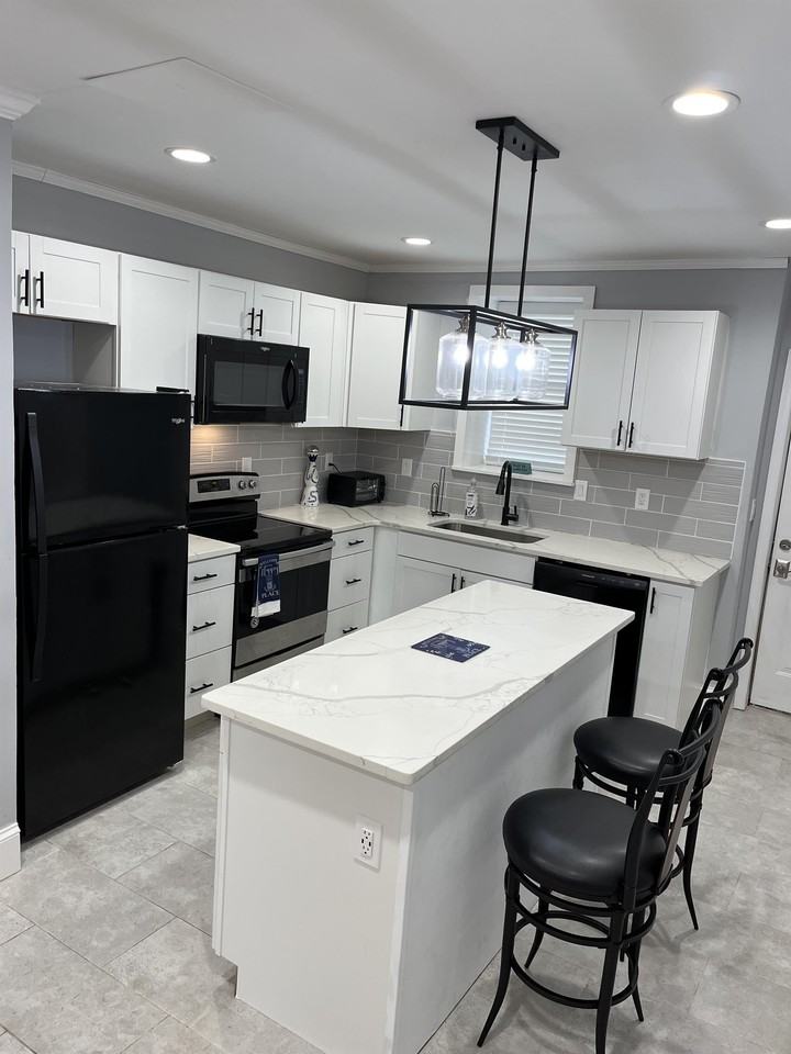 711 N Union St - Photo 4 of 10