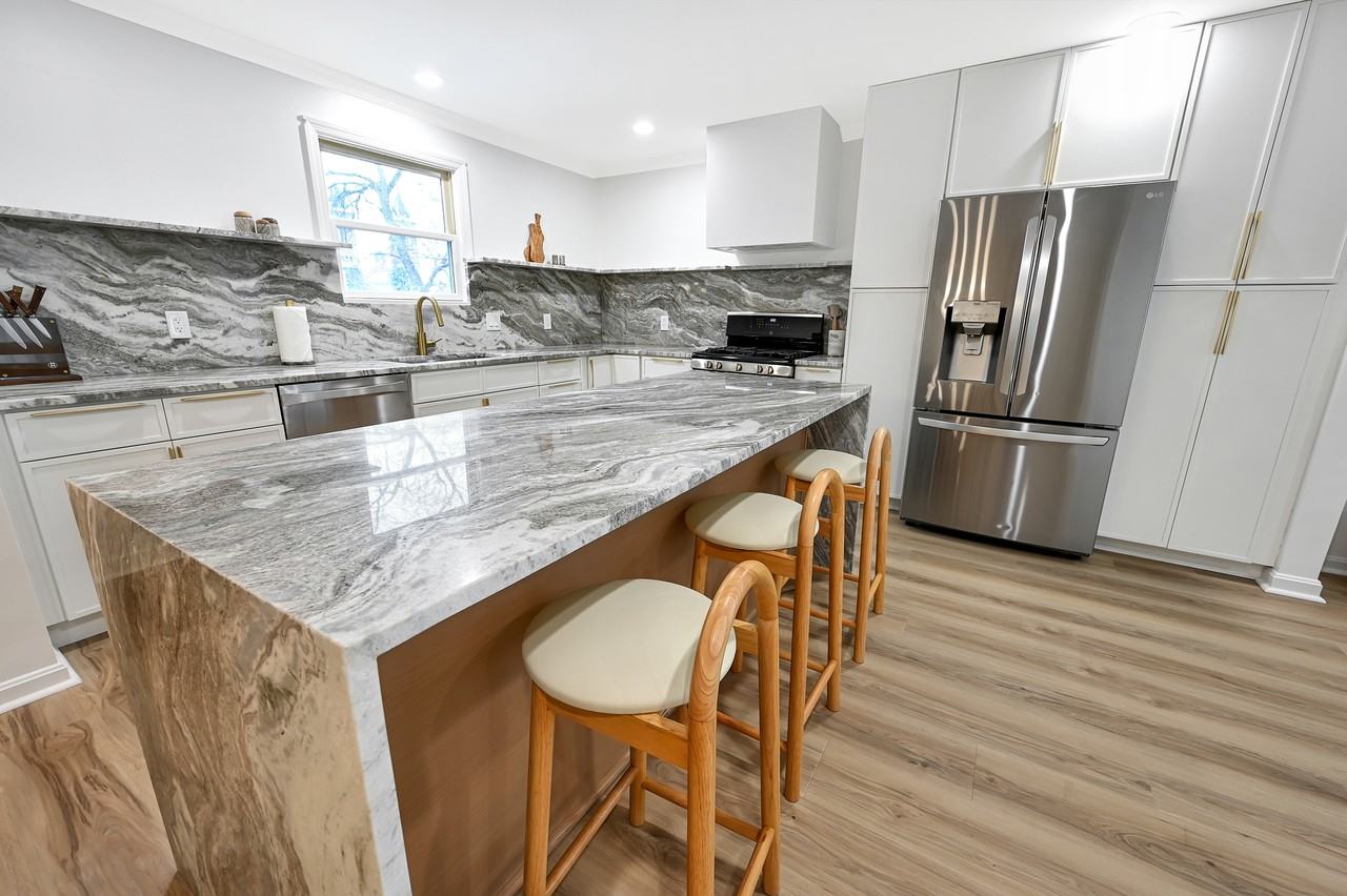 272 39th St #1 - Photo 6 of 43