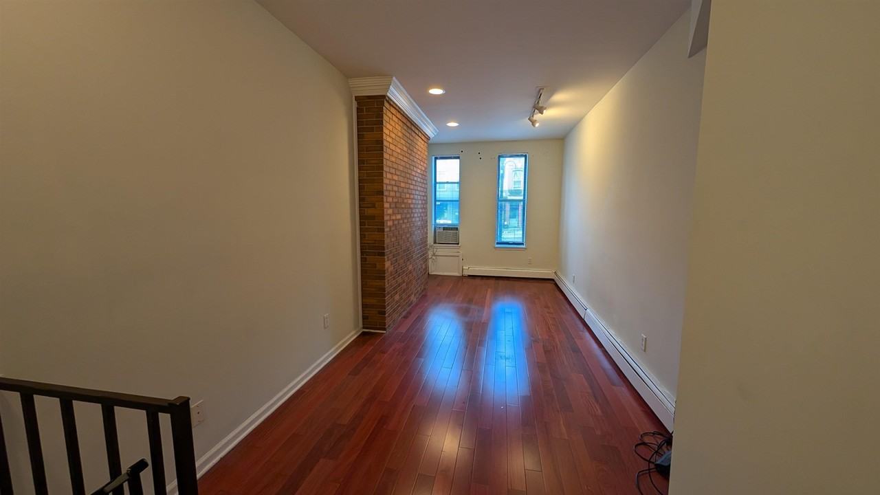 727 Washington St #2 - Photo 2 of 11
