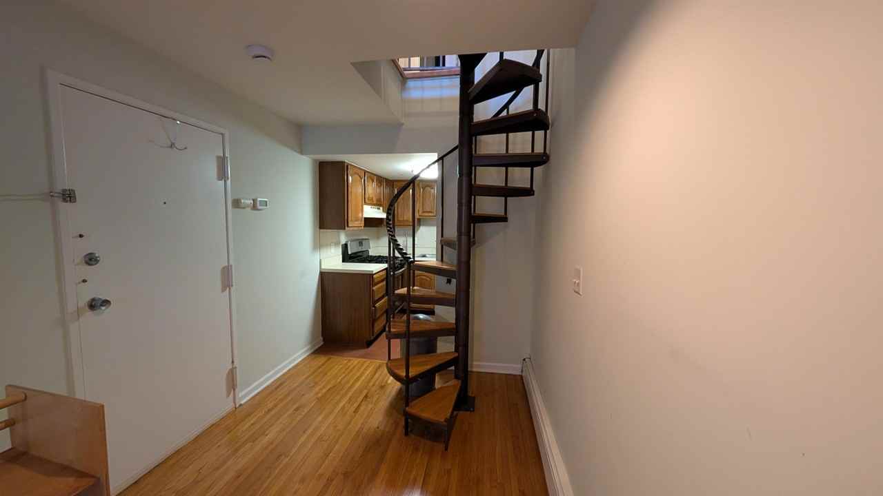 727 Washington St #2 - Photo 3 of 11