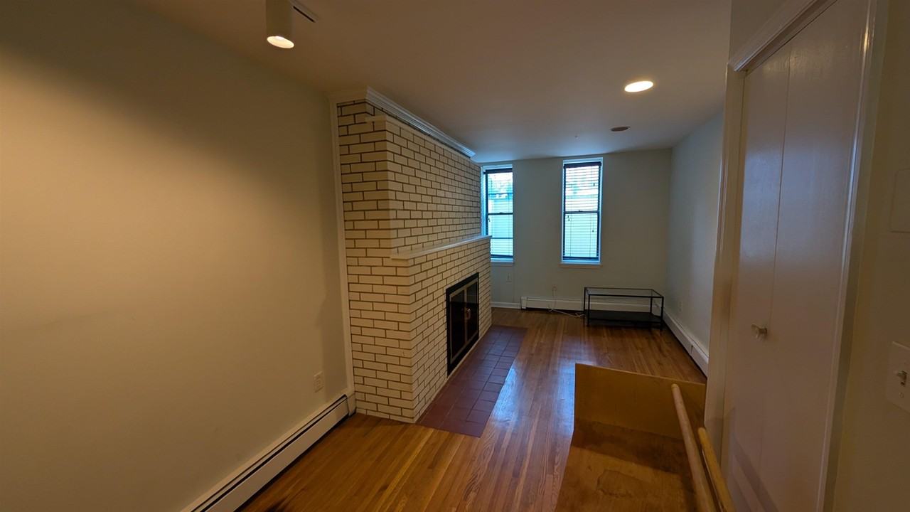 727 Washington St #2 - Photo 4 of 11