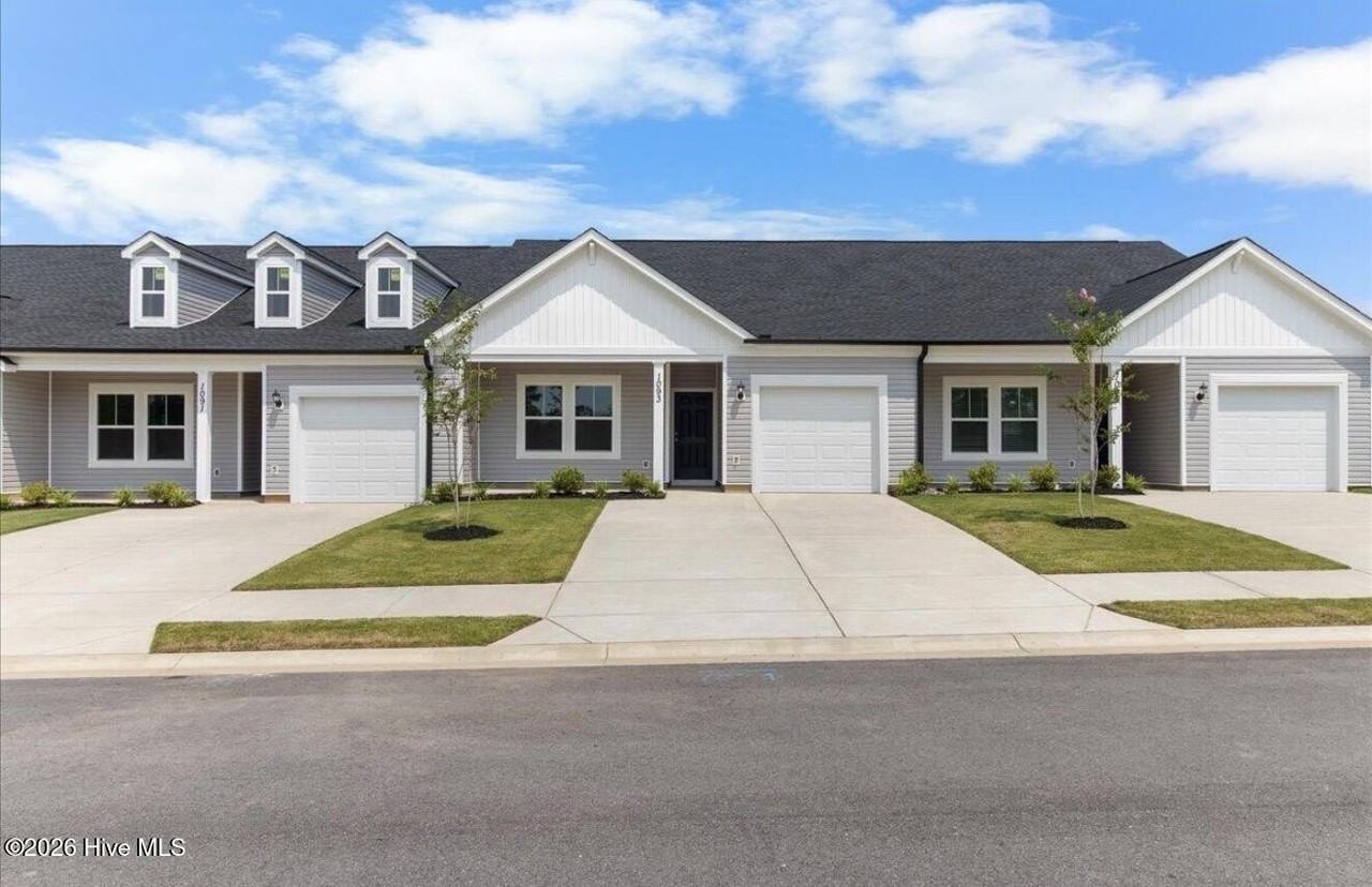1093 Primrose Dr - Photo 2 of 12