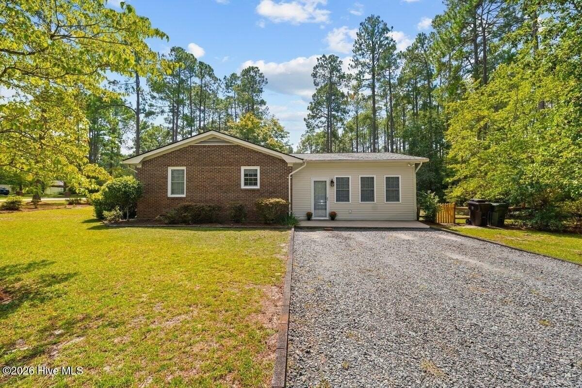 1003 Robinwood Rd - Photo 5 of 29