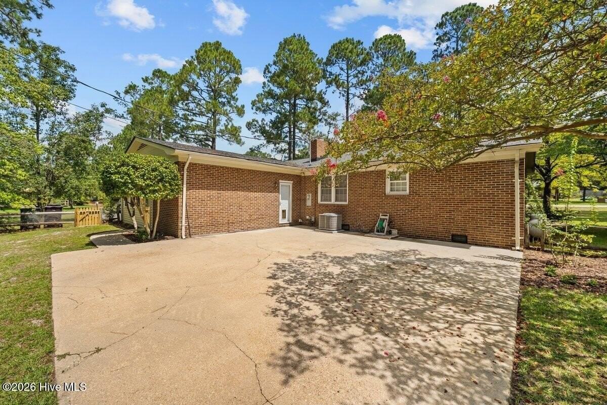 1003 Robinwood Rd - Photo 6 of 29