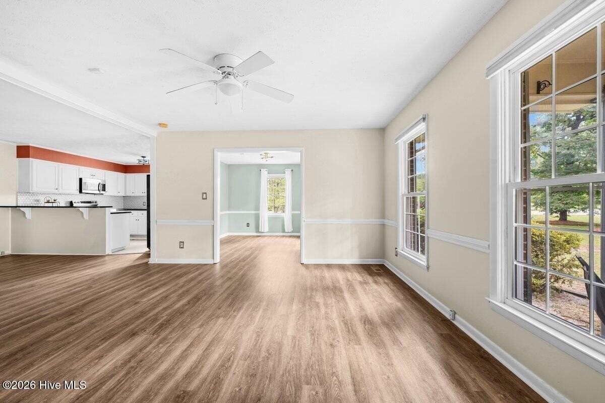 1003 Robinwood Rd - Photo 7 of 29