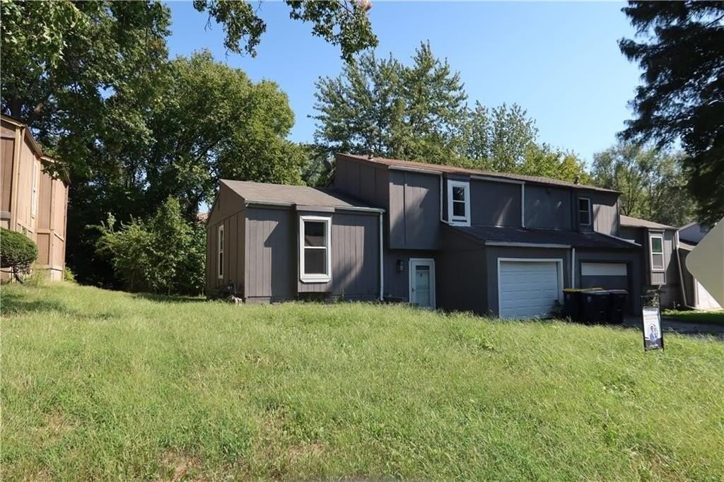 9525 Manning Ave - Photo 3 of 47