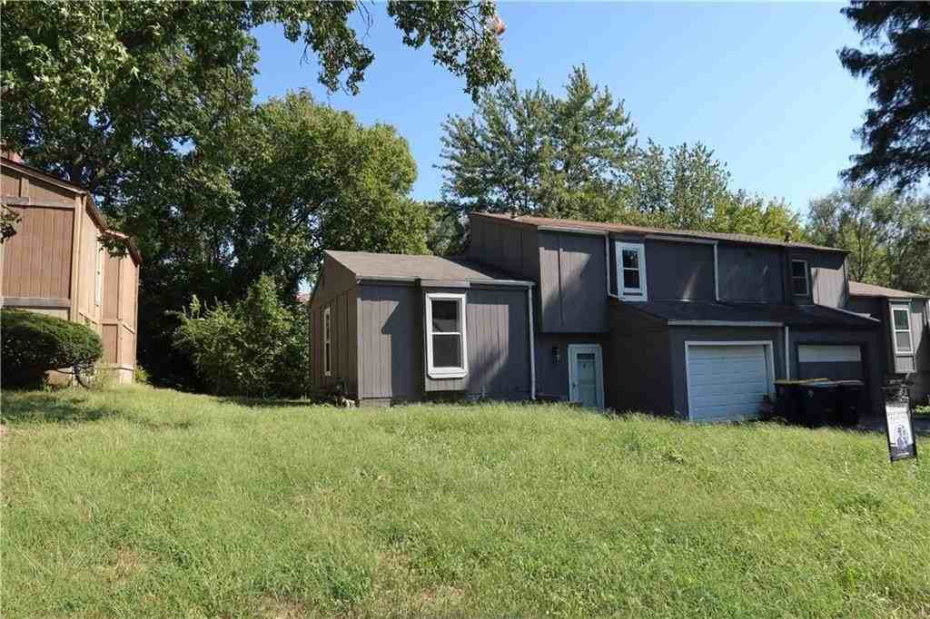 9525 Manning Ave - Photo 4 of 47