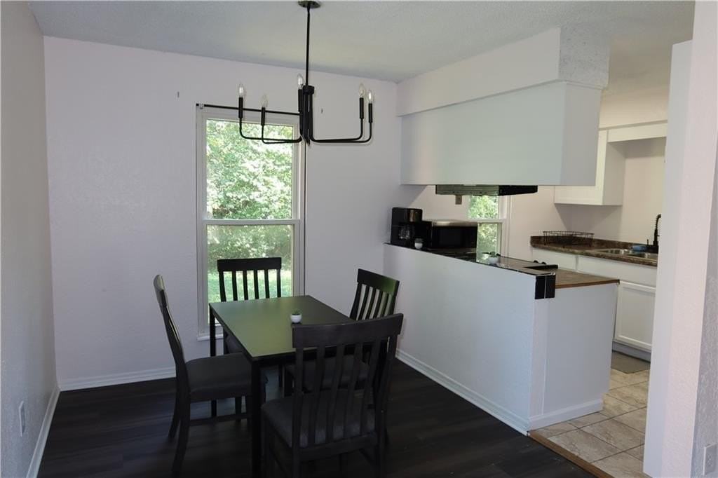 9525 Manning Ave - Photo 5 of 47