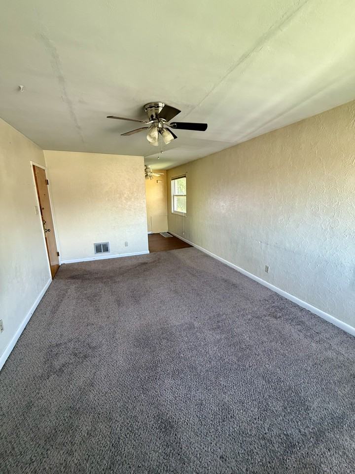 62 Bennington Dr #4 - Photo 2 of 6