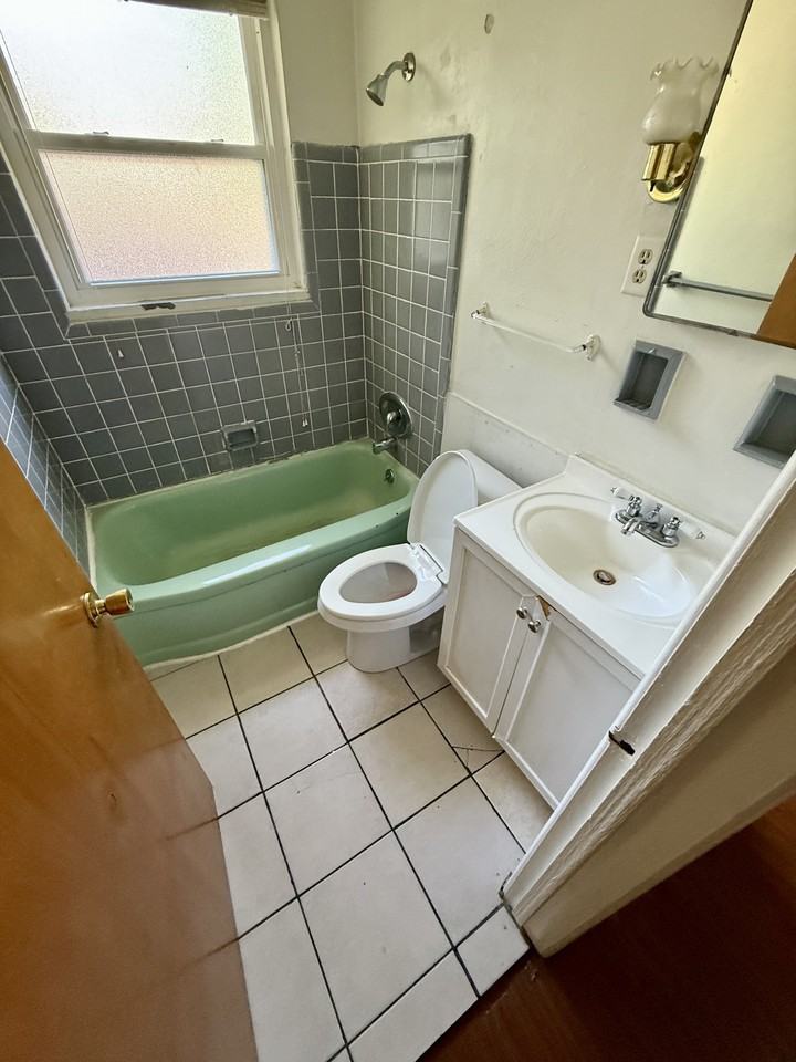 62 Bennington Dr #4 - Photo 4 of 6