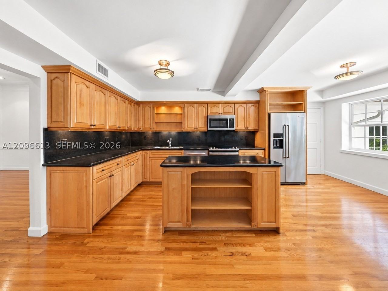 2301 N Greenway Dr - Photo 6 of 19