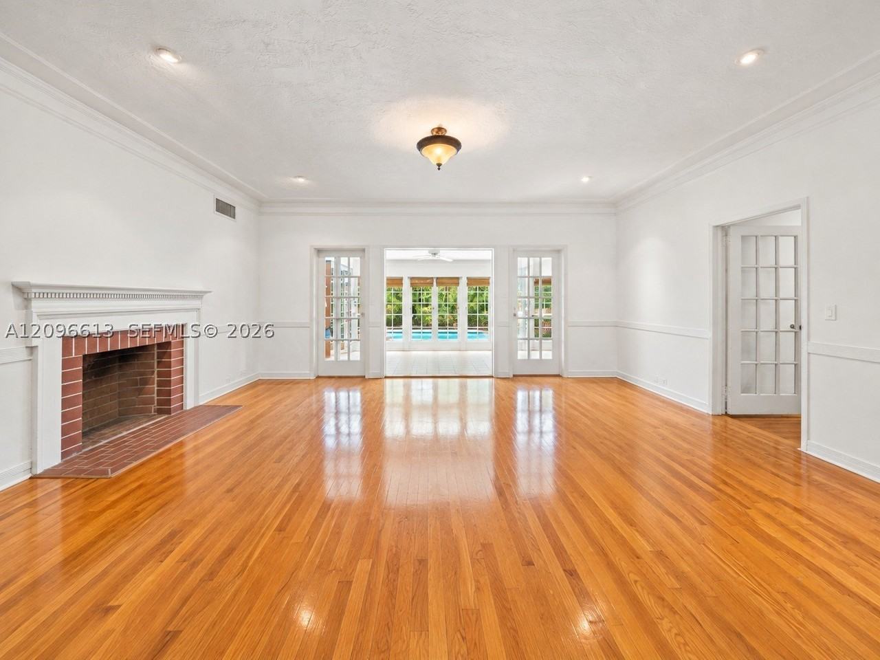 2301 N Greenway Dr - Photo 7 of 19