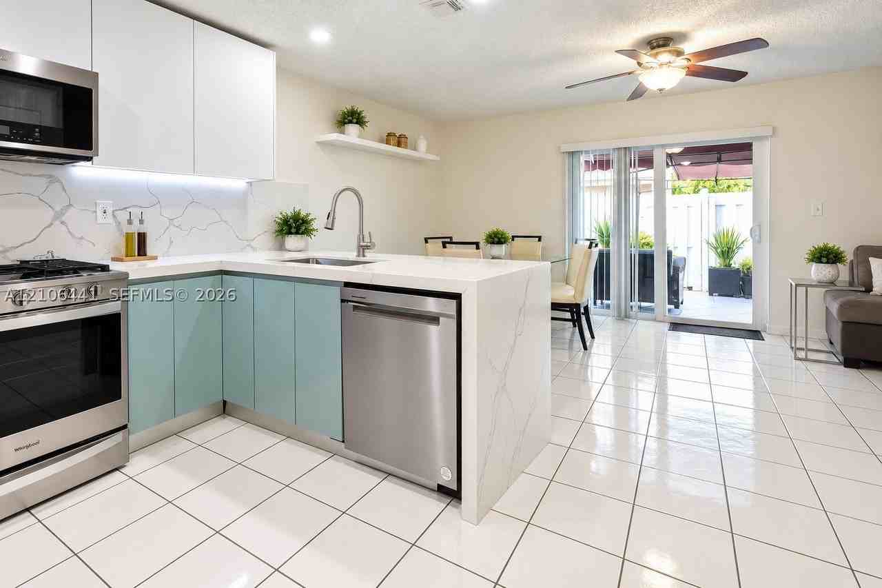 6306 Sw 138th Pl - Photo 5 of 14