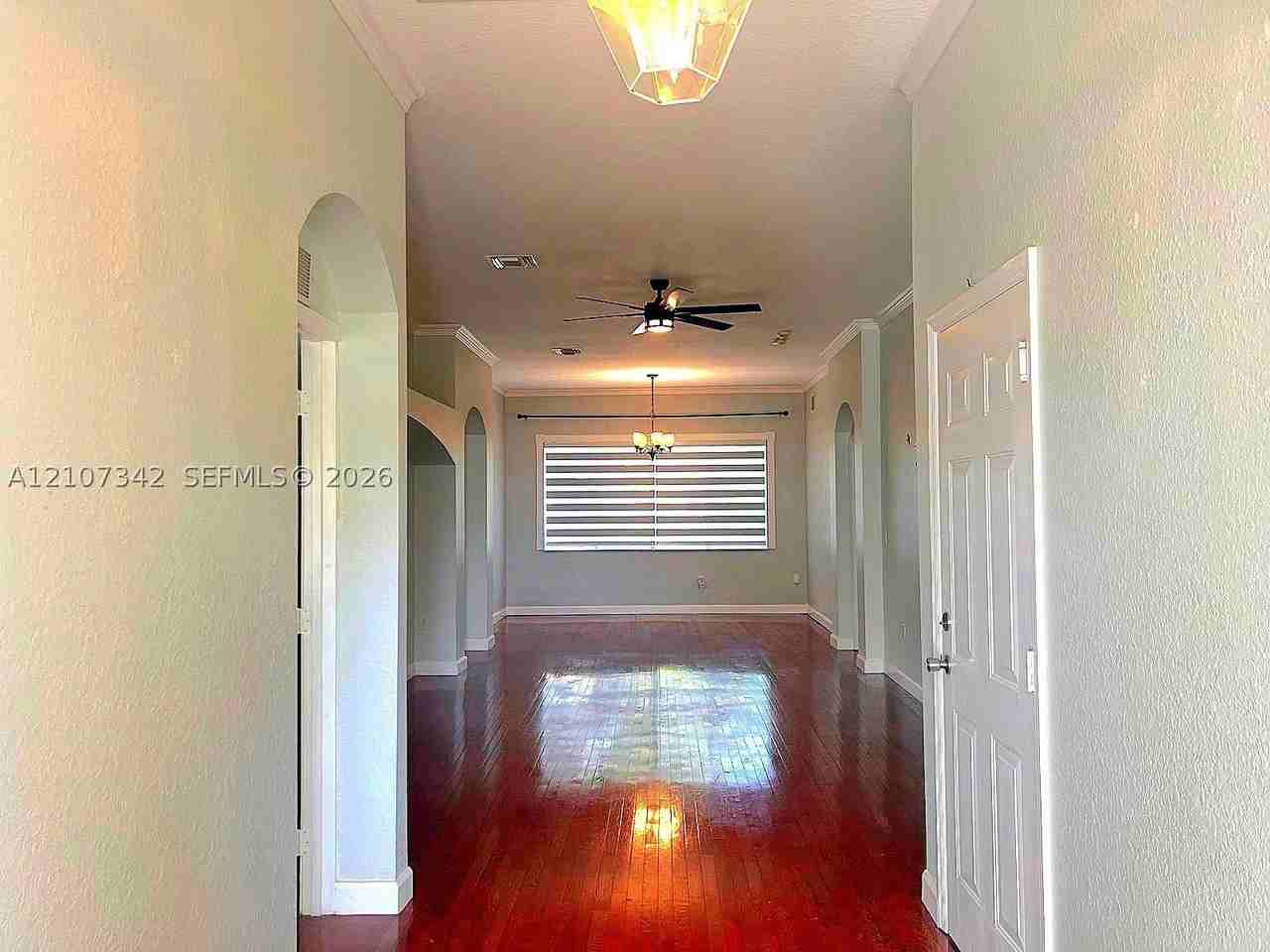 3581 Ne 10th Dr - Photo 2 of 12