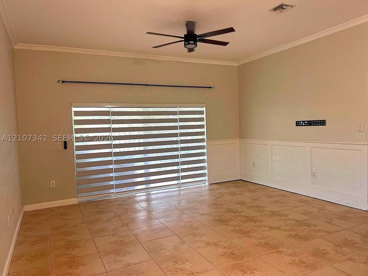 3581 Ne 10th Dr - Photo 6 of 12