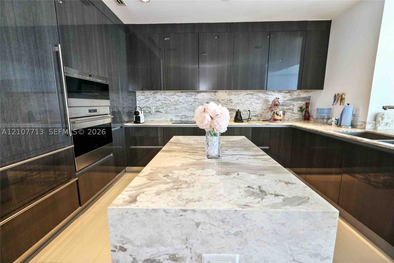 3250 Ne 188th St #502 - Photo 5 of 18
