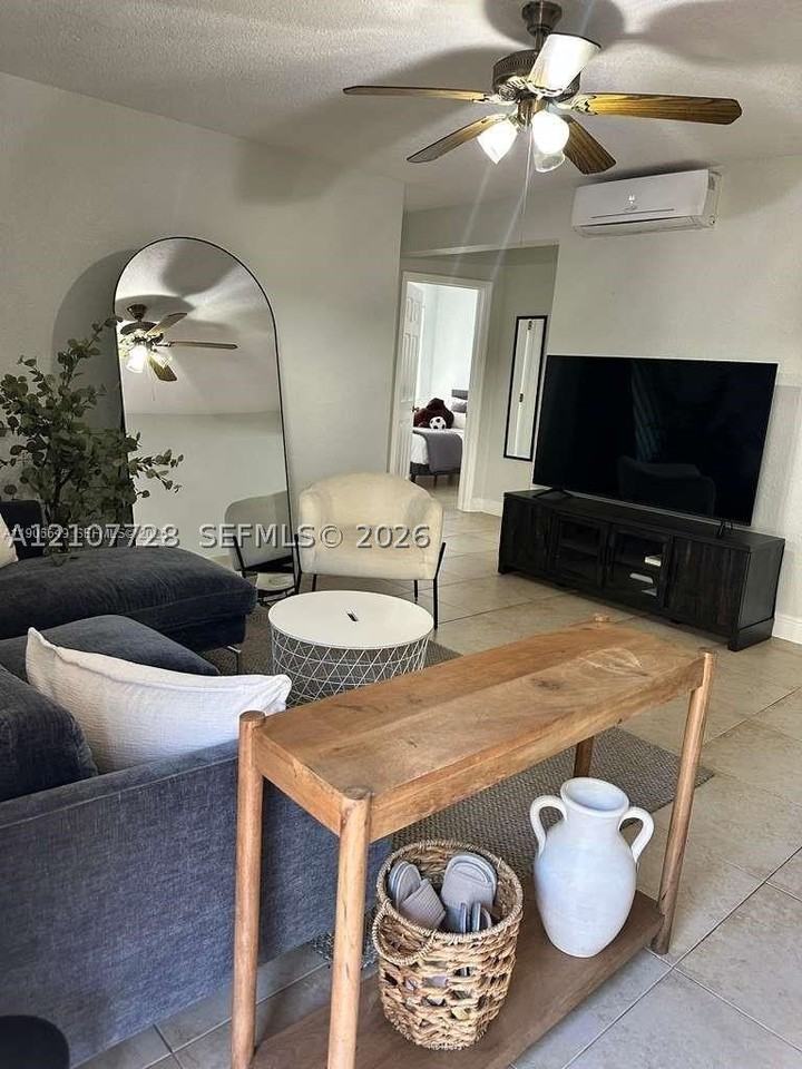585 Sw 11th St #1 - Photo 2 of 18