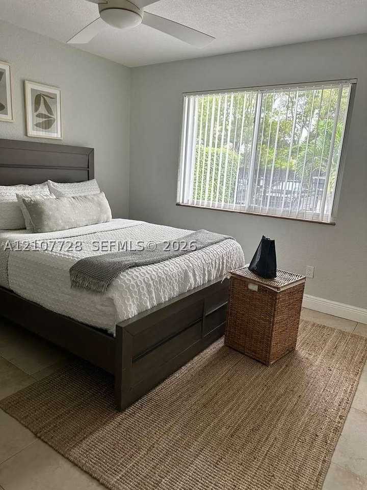 585 Sw 11th St #1 - Photo 7 of 18