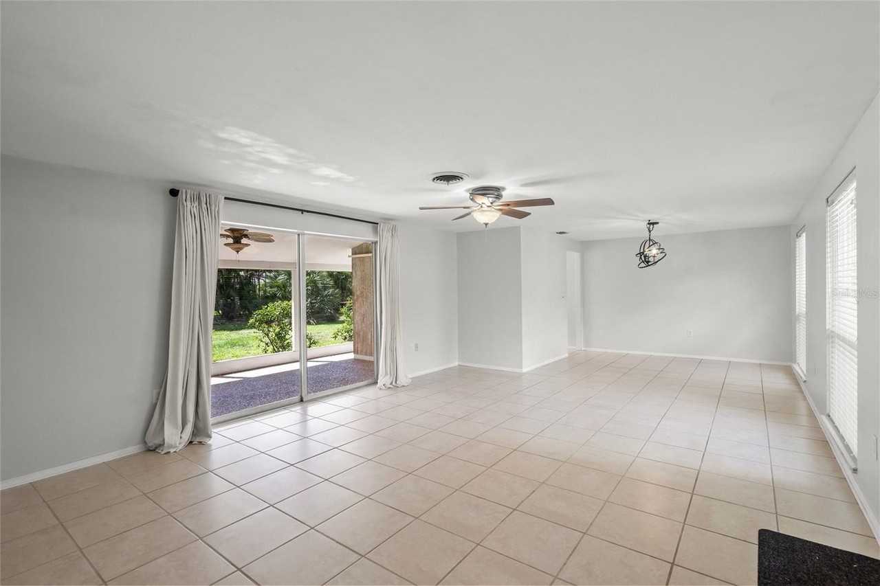 3185 Regatta Cir - Photo 5 of 31
