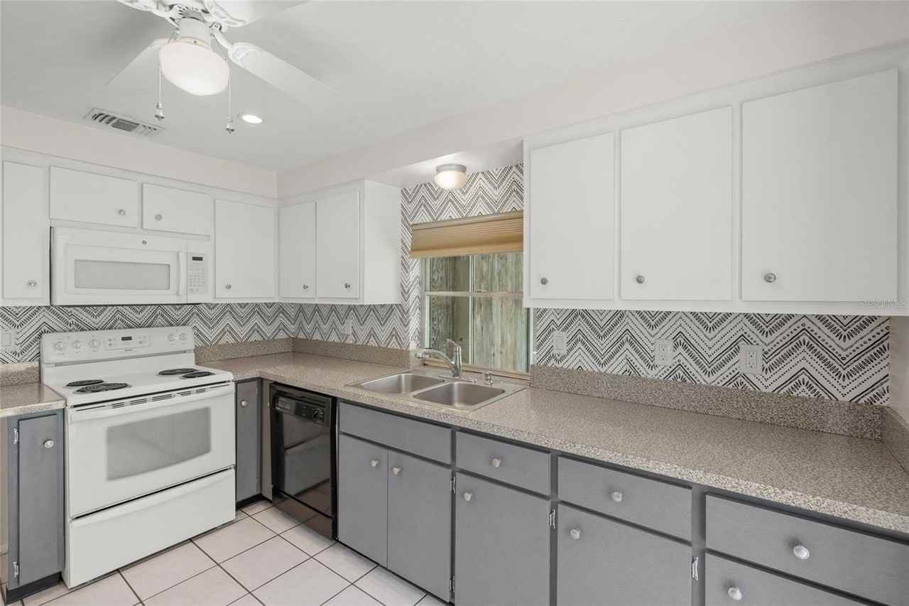 3185 Regatta Cir - Photo 7 of 31