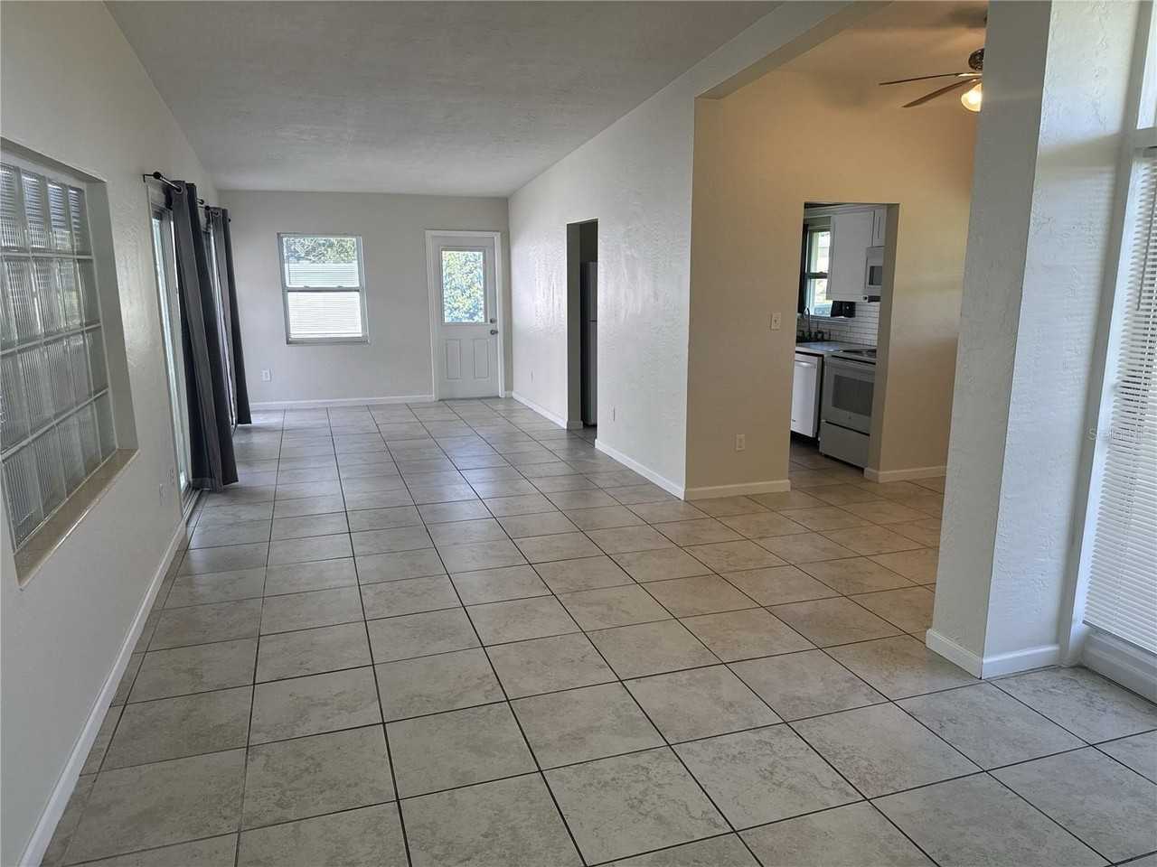 7905 Jeffery Ave - Photo 7 of 18