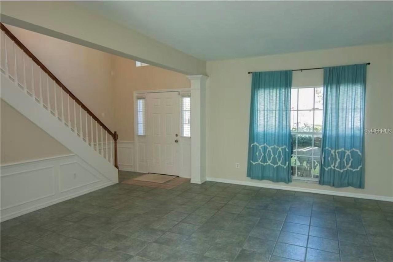 944 W Charing Cross Cir - Photo 2 of 4