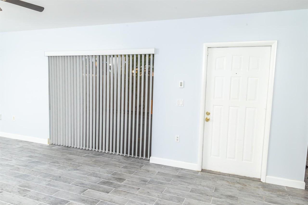 7406 74th Way - Photo 5 of 8