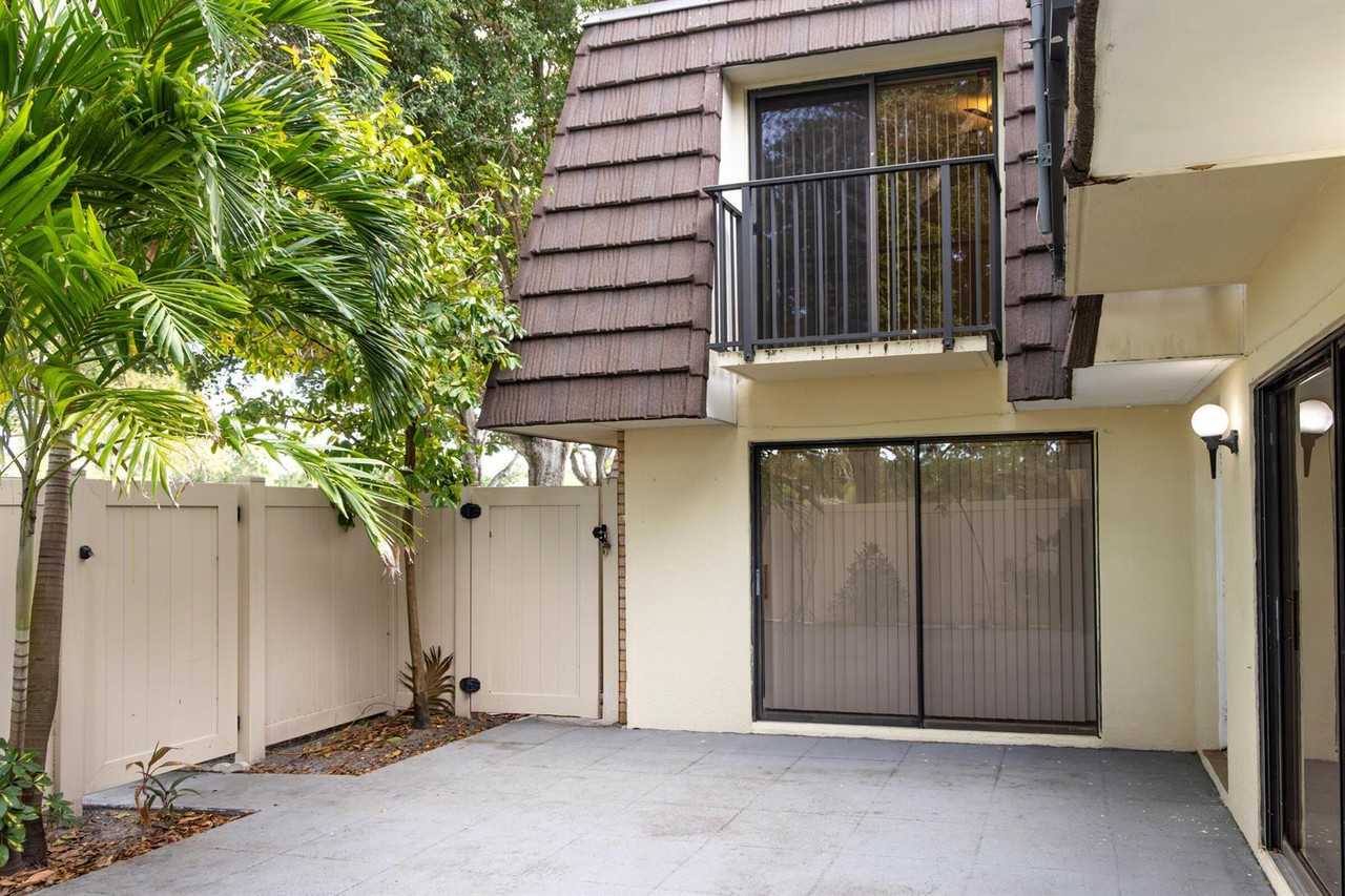 7406 74th Way - Photo 6 of 8