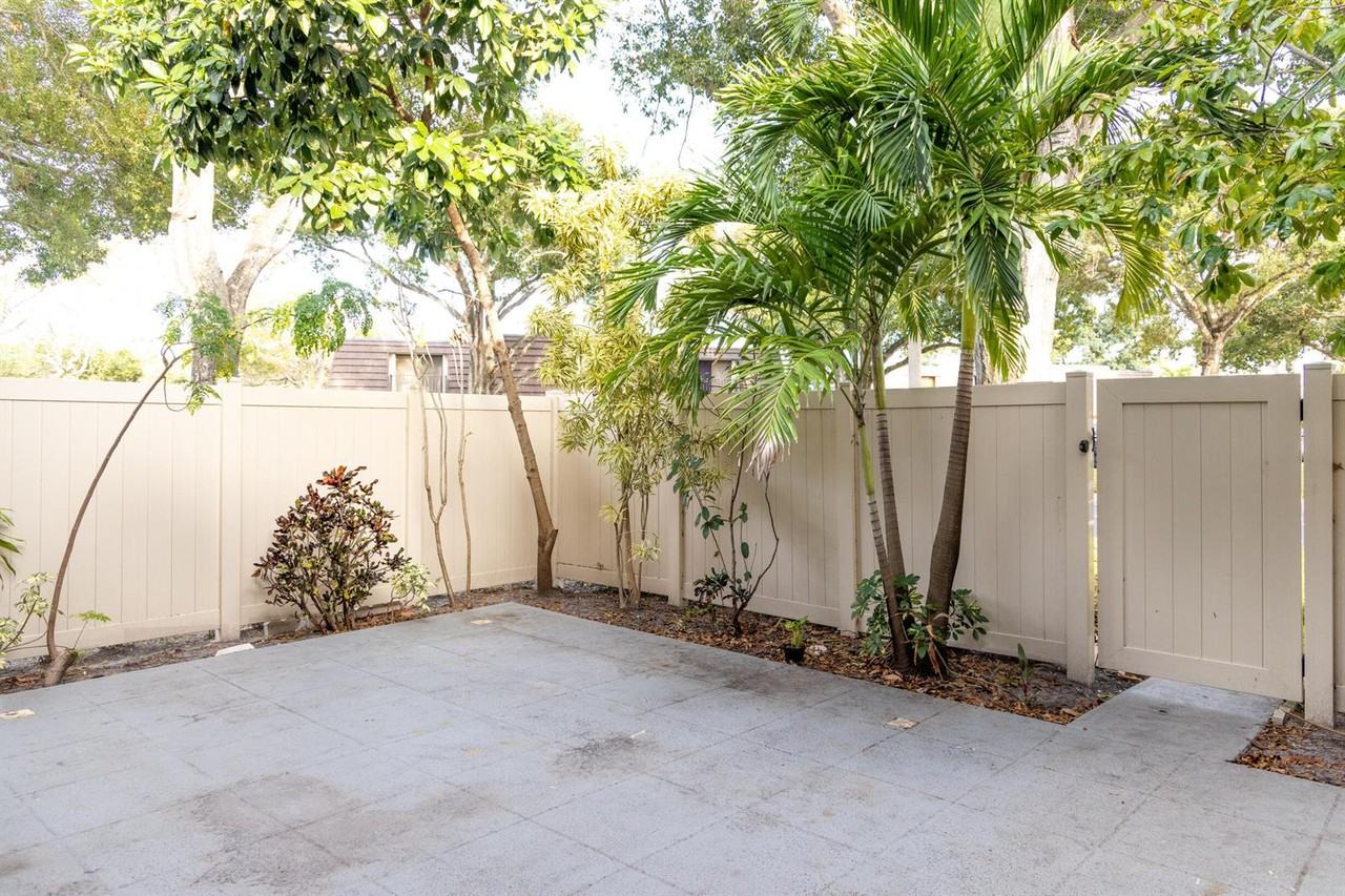 7406 74th Way - Photo 7 of 8