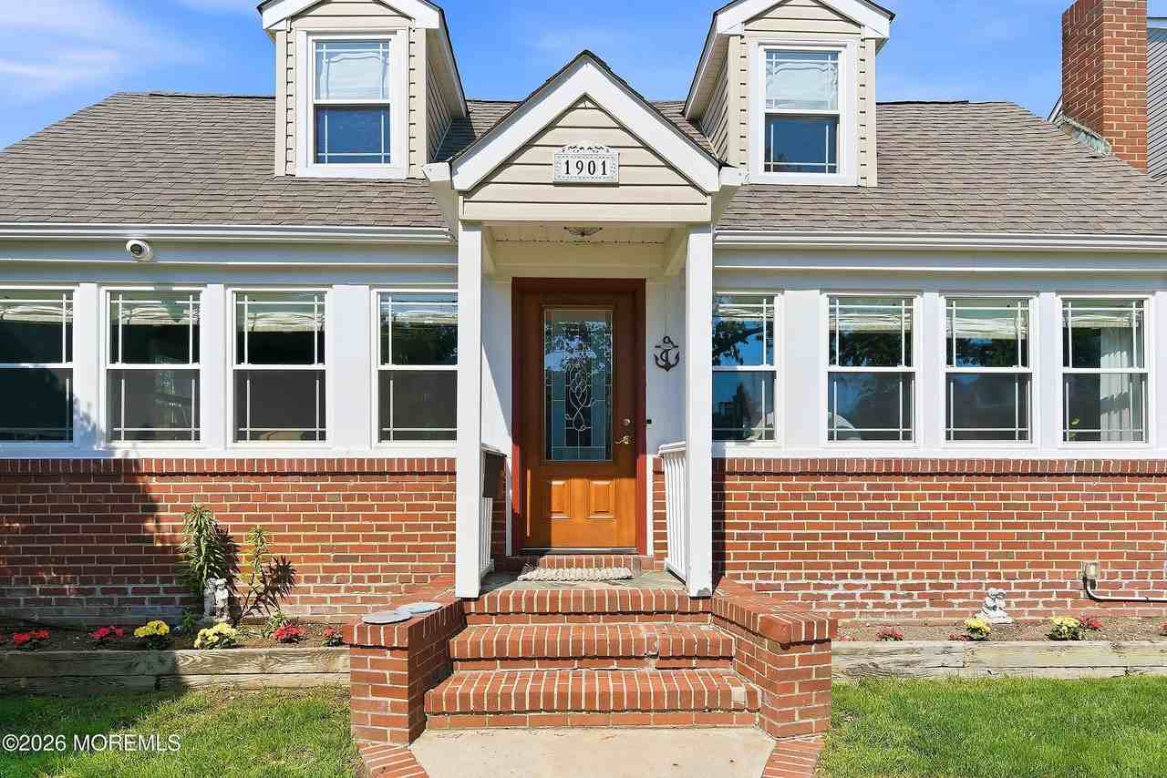 1901 Meadow Rd - Photo 4 of 30
