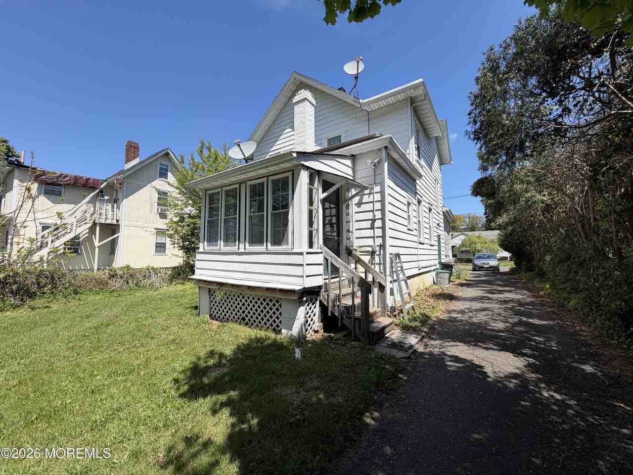 228 Spring St - Photo 3 of 23