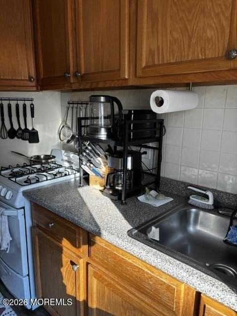 228 Spring St - Photo 7 of 23