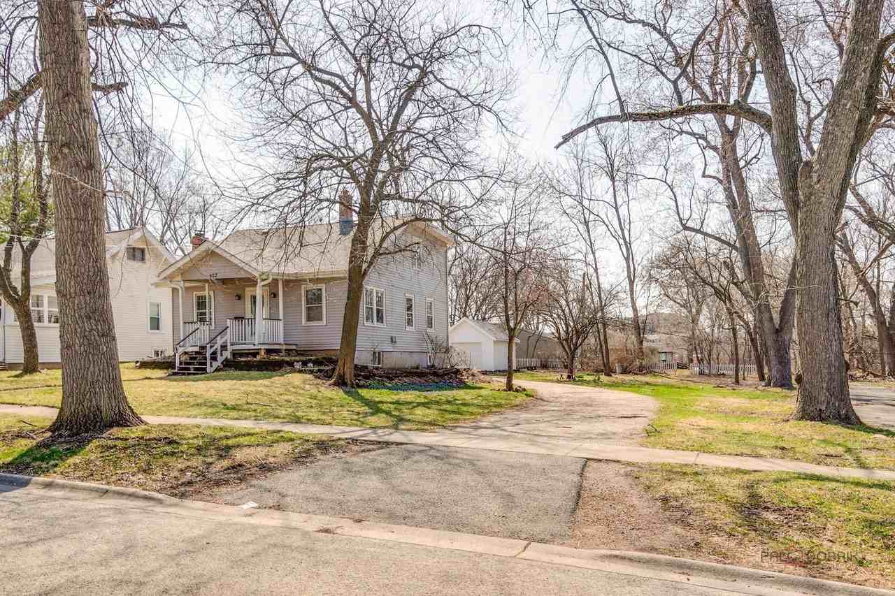 403 E Park St - Photo 2 of 32