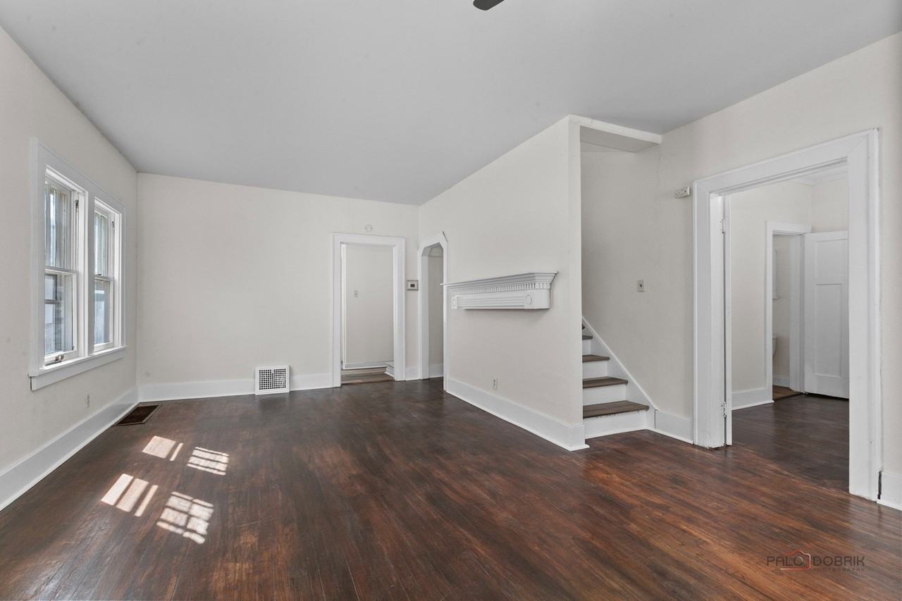 403 E Park St - Photo 4 of 32
