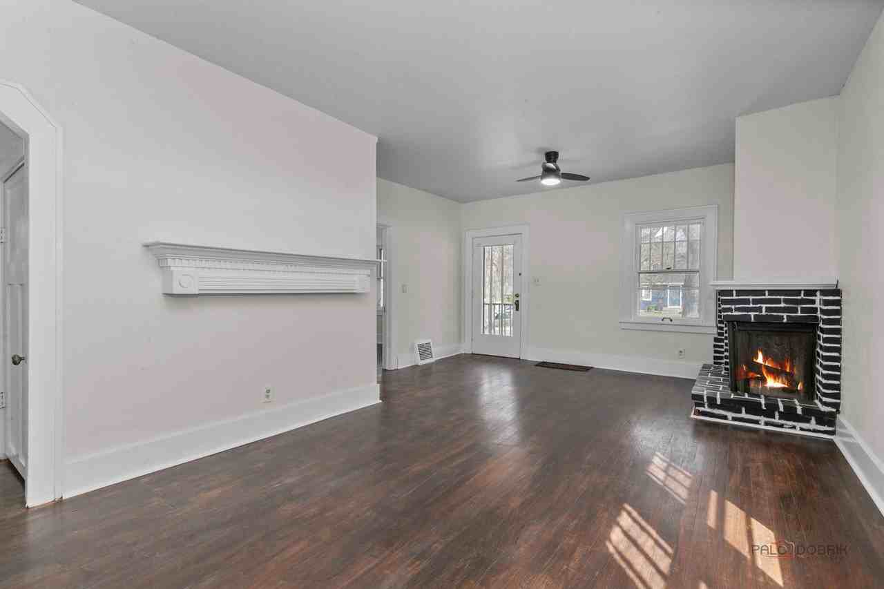 403 E Park St - Photo 5 of 32