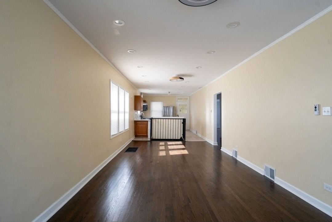 10046 S Perry Ave - Photo 2 of 20