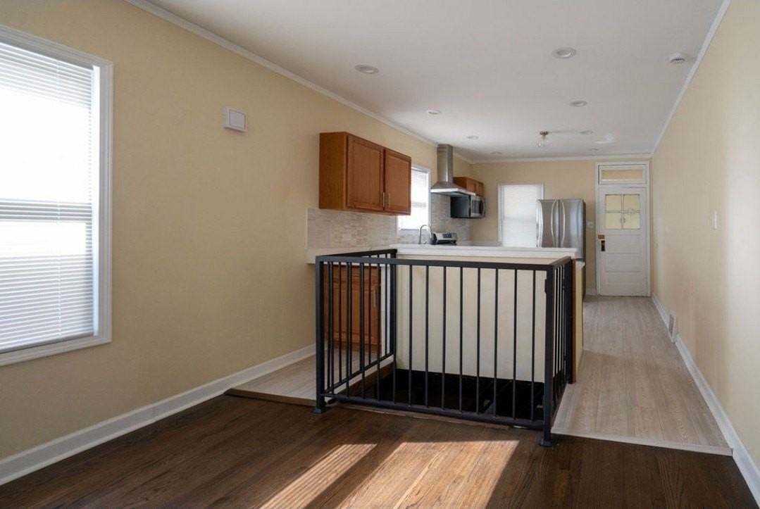 10046 S Perry Ave - Photo 4 of 20
