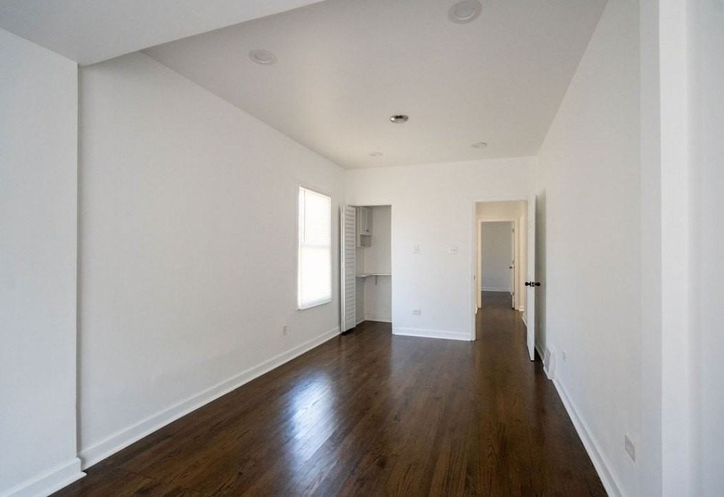 10046 S Perry Ave - Photo 6 of 20