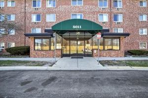 featured image of 5011 Valley Ln #504