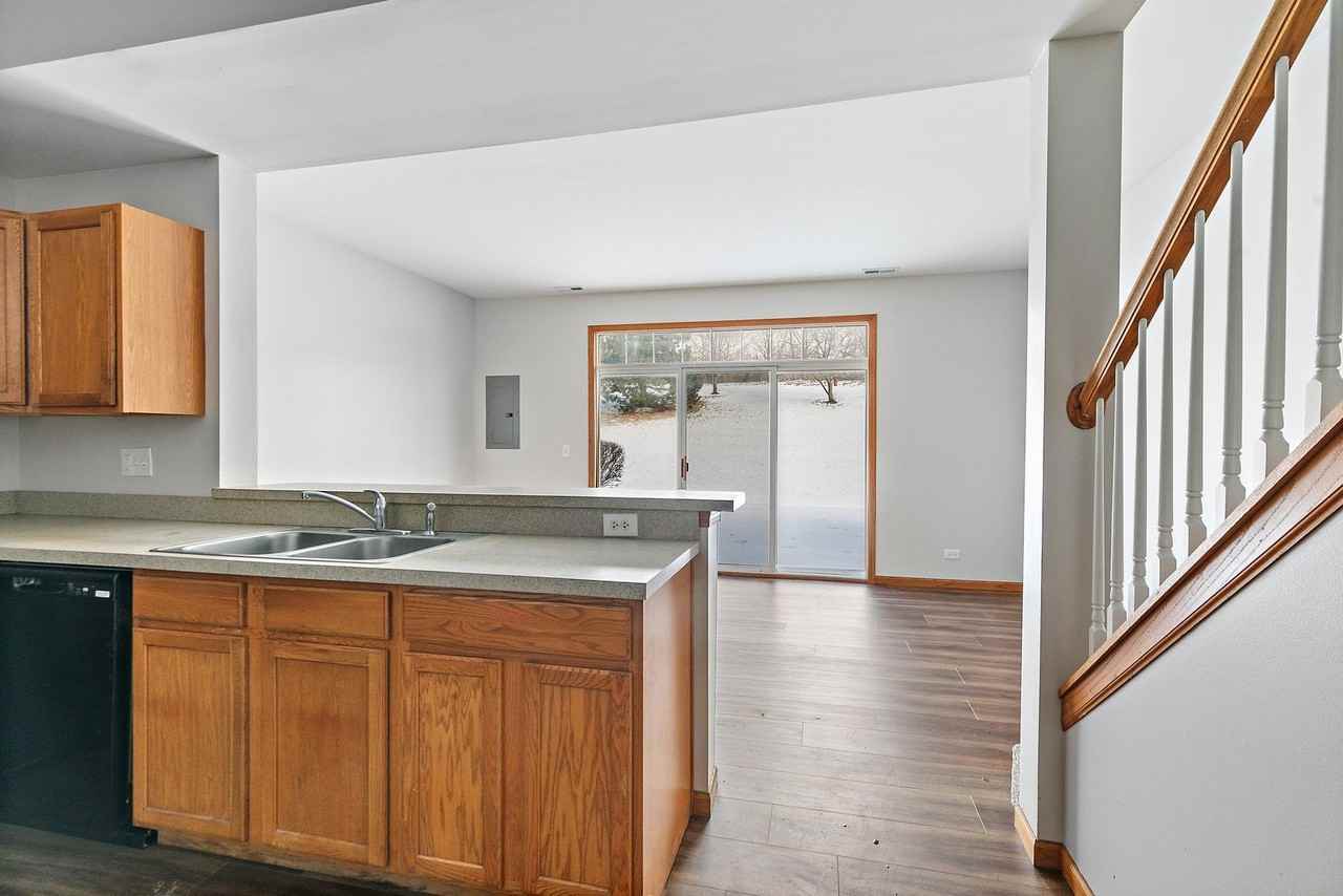 2276 Flagstone Ln - Photo 3 of 14