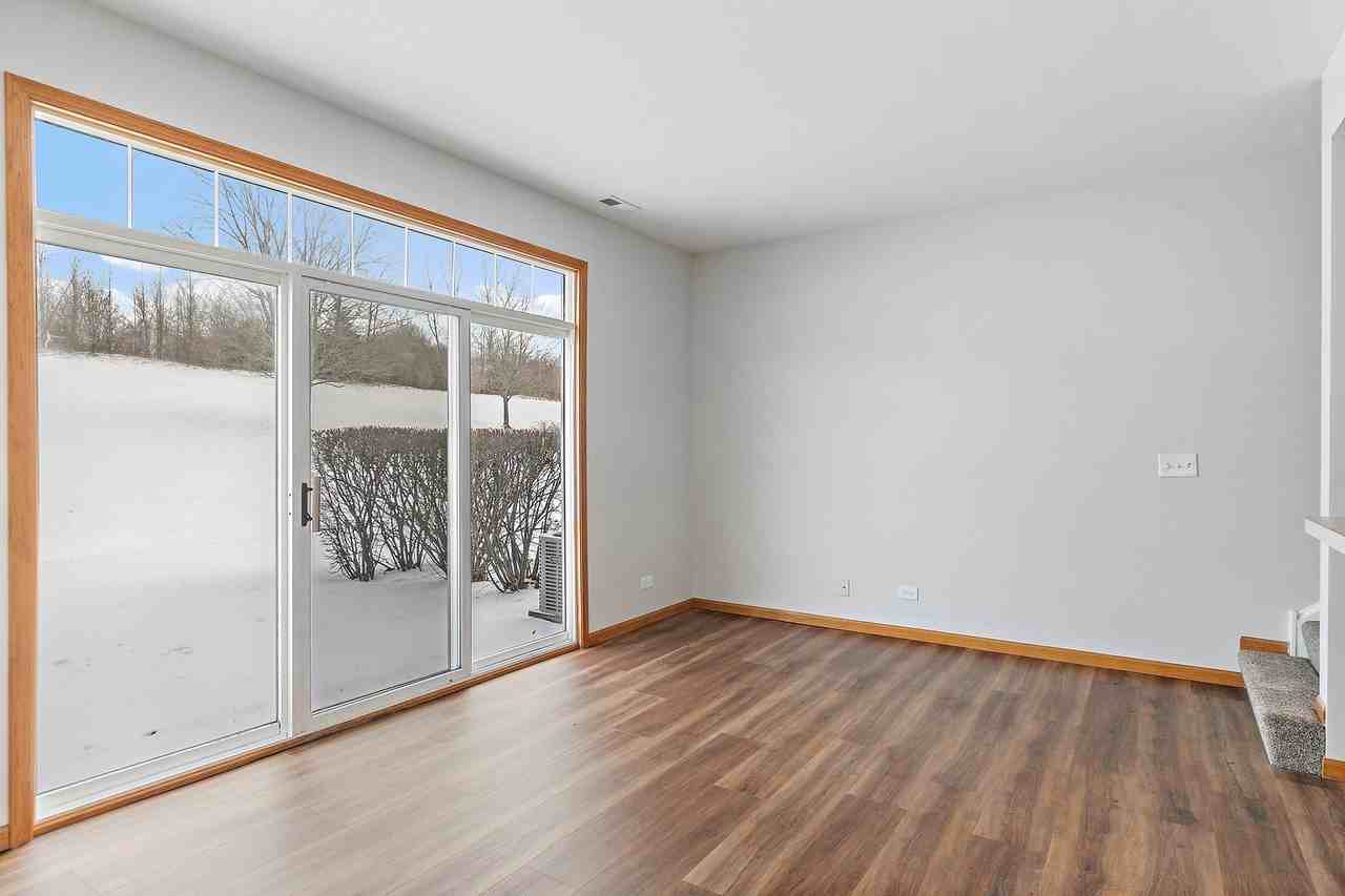 2276 Flagstone Ln - Photo 5 of 14