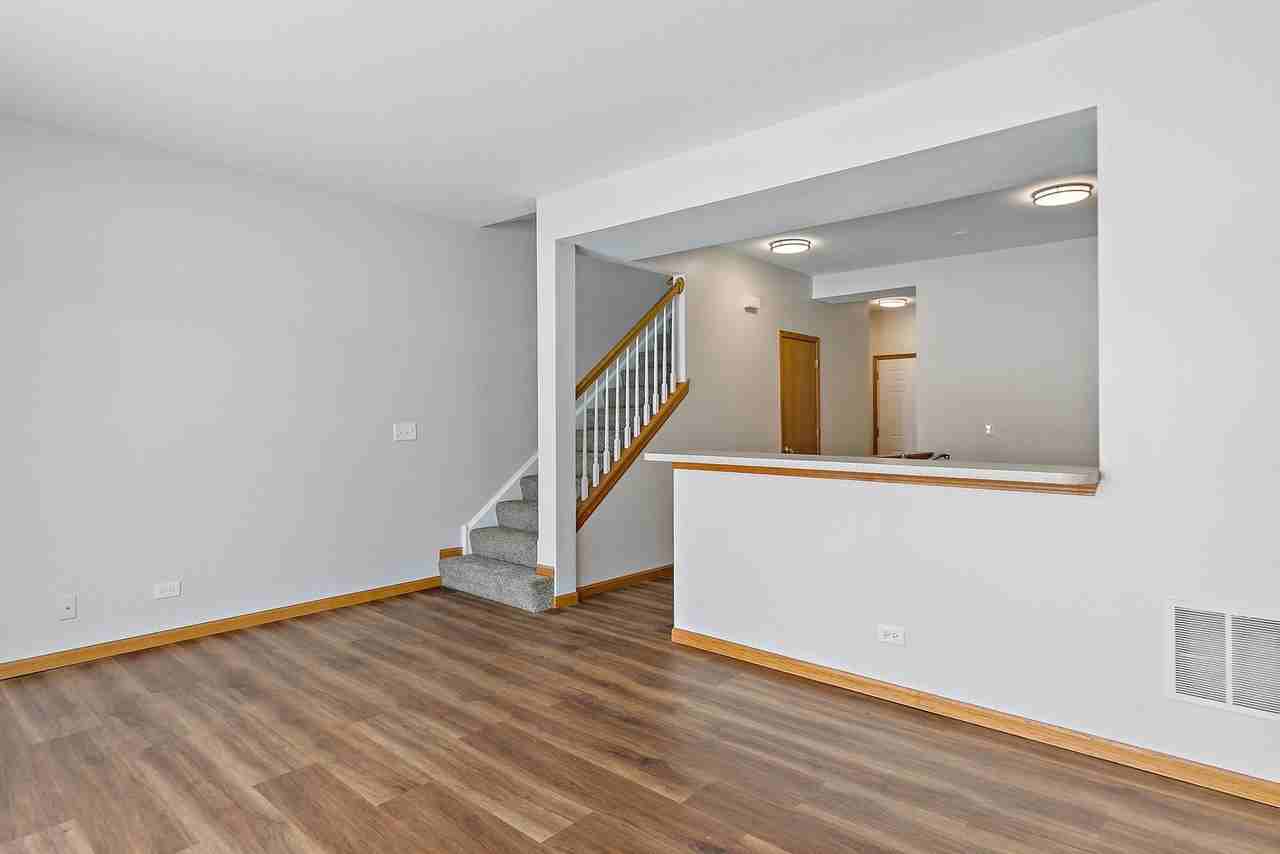 2276 Flagstone Ln - Photo 6 of 14