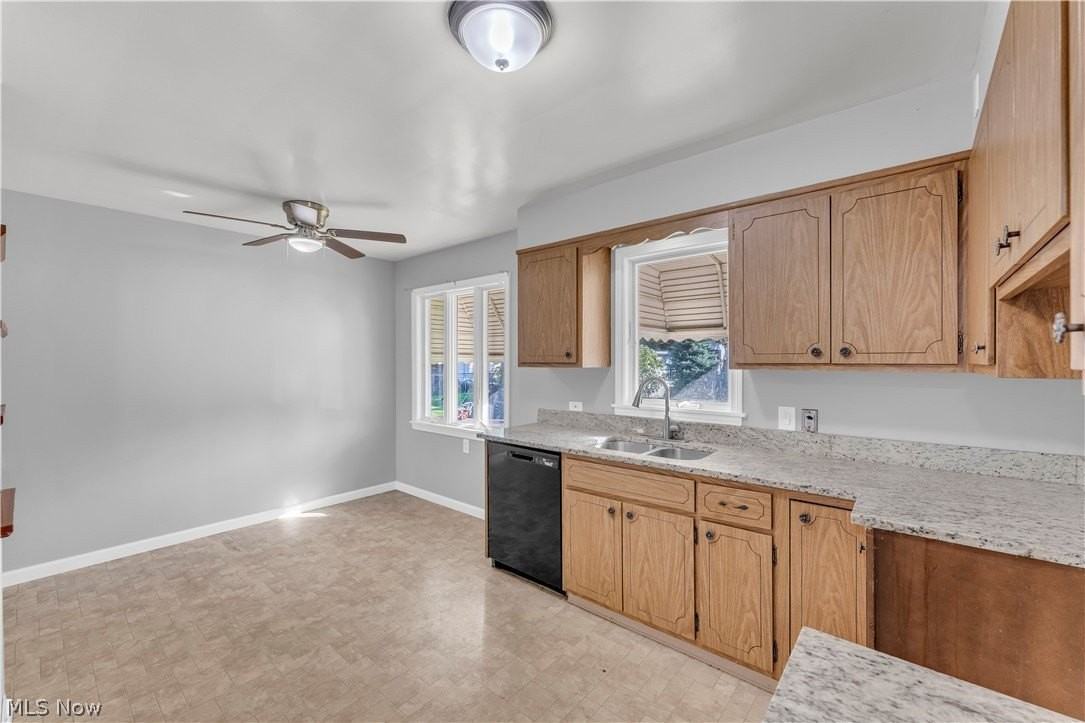 5603 Laverne Ave - Photo 7 of 25