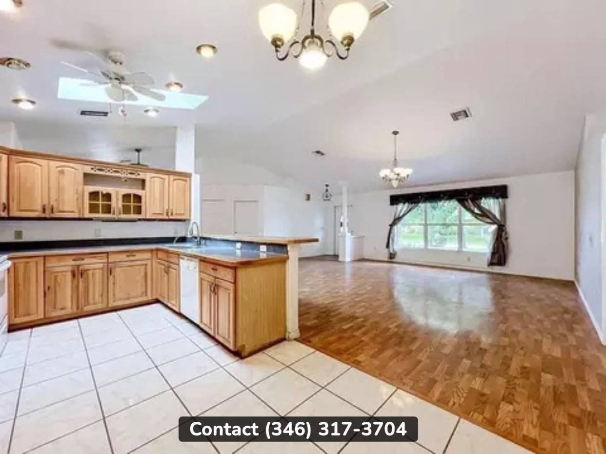 2249 Sw Grosspoint St - Photo 3 of 10