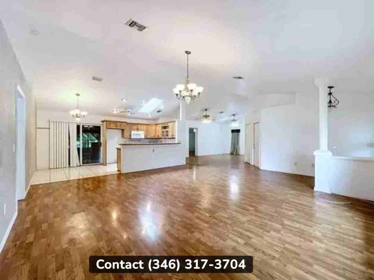 2249 Sw Grosspoint St - Photo 4 of 10