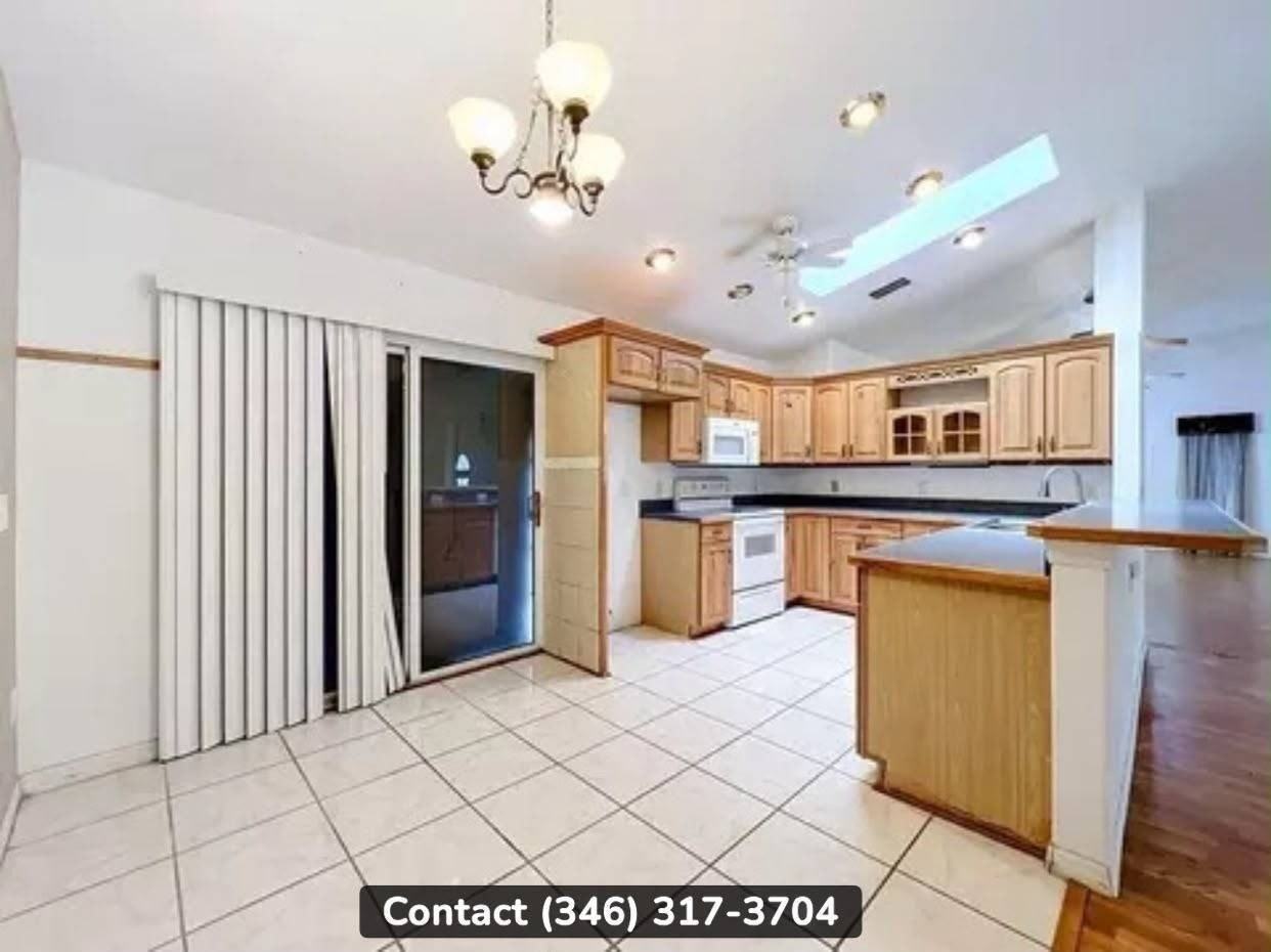 2249 Sw Grosspoint St - Photo 5 of 10