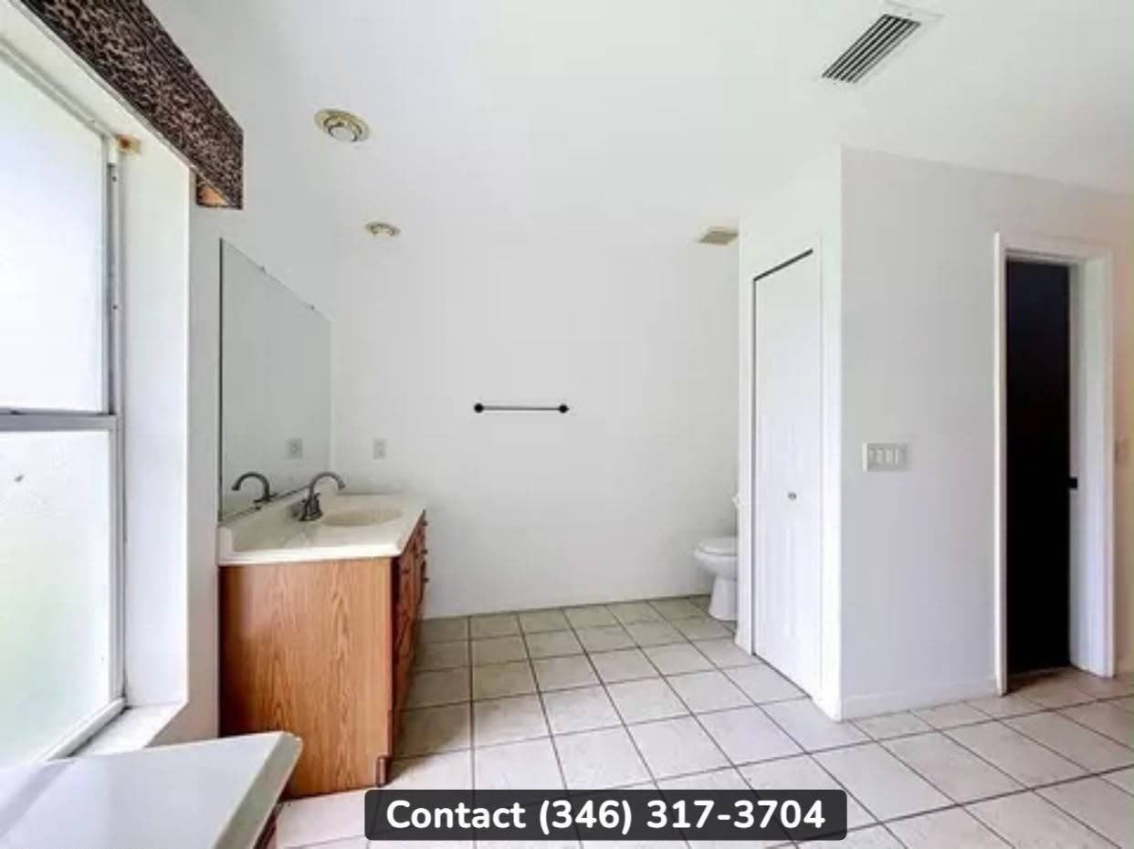 2249 Sw Grosspoint St - Photo 6 of 10