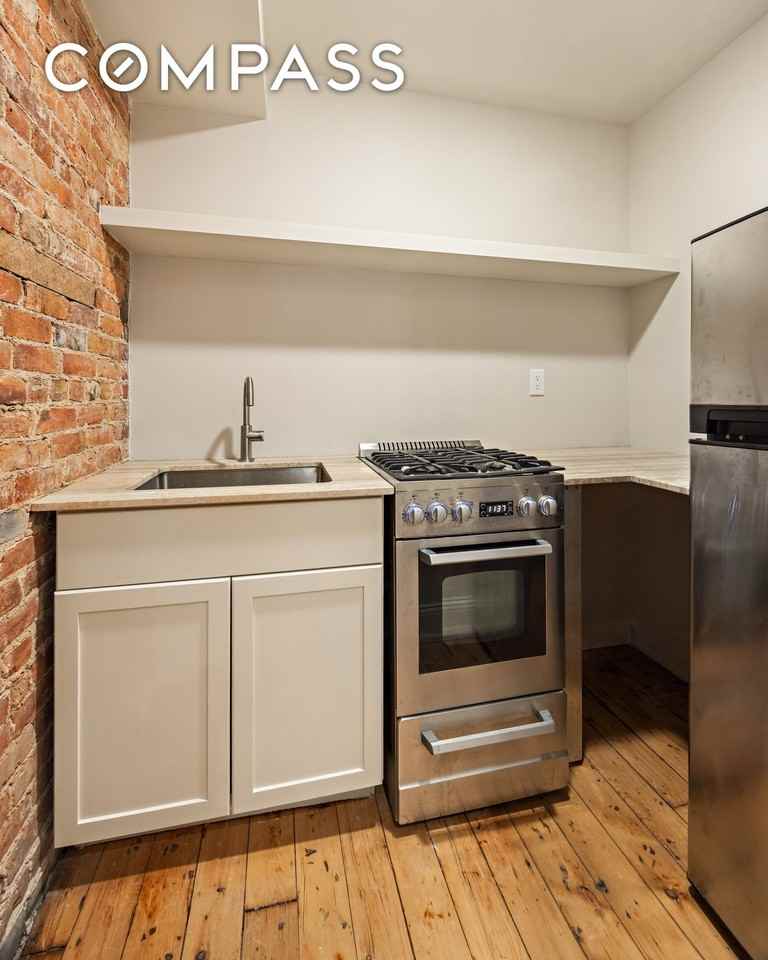 146 Saint James Pl #GDN - Photo 2 of 8